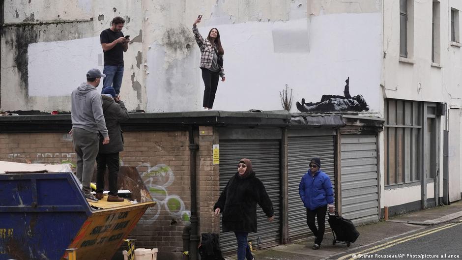 UK: Banksy unveils latest mural in London