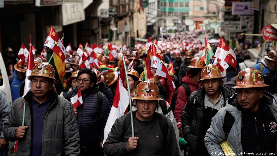 Bolivia: presidente denuncia "boicot" por crisis de gasolina