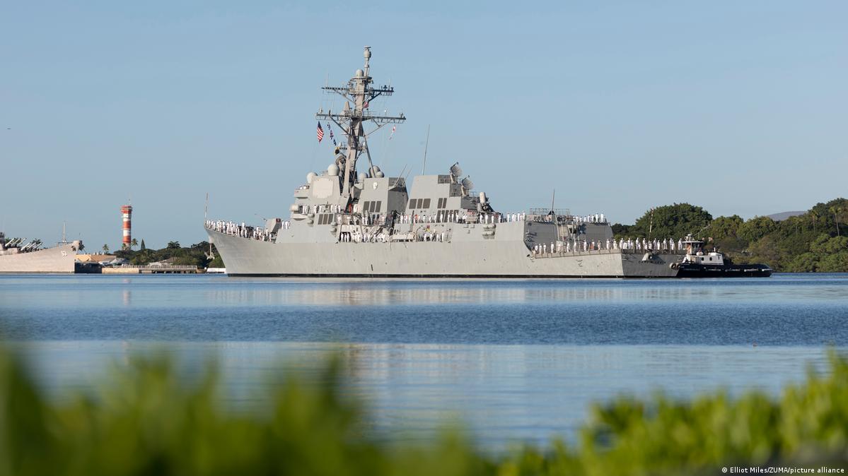 trump-unveils-new-class-of-warship-named-after-himself