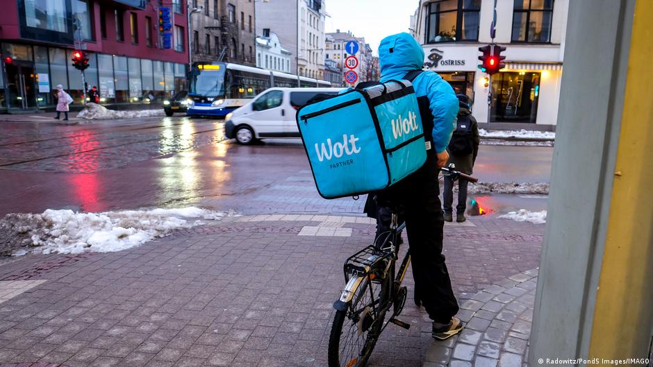 Life of Indian students in Latvia as delivery workers – DW – 12
