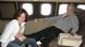En la imagen aparece Ghislaine Maxwell masajeando los pies de Jeffrey Epstein. En la imagen aparece Ghislaine Maxwell masajeando los pies de Jeffrey Epstein.