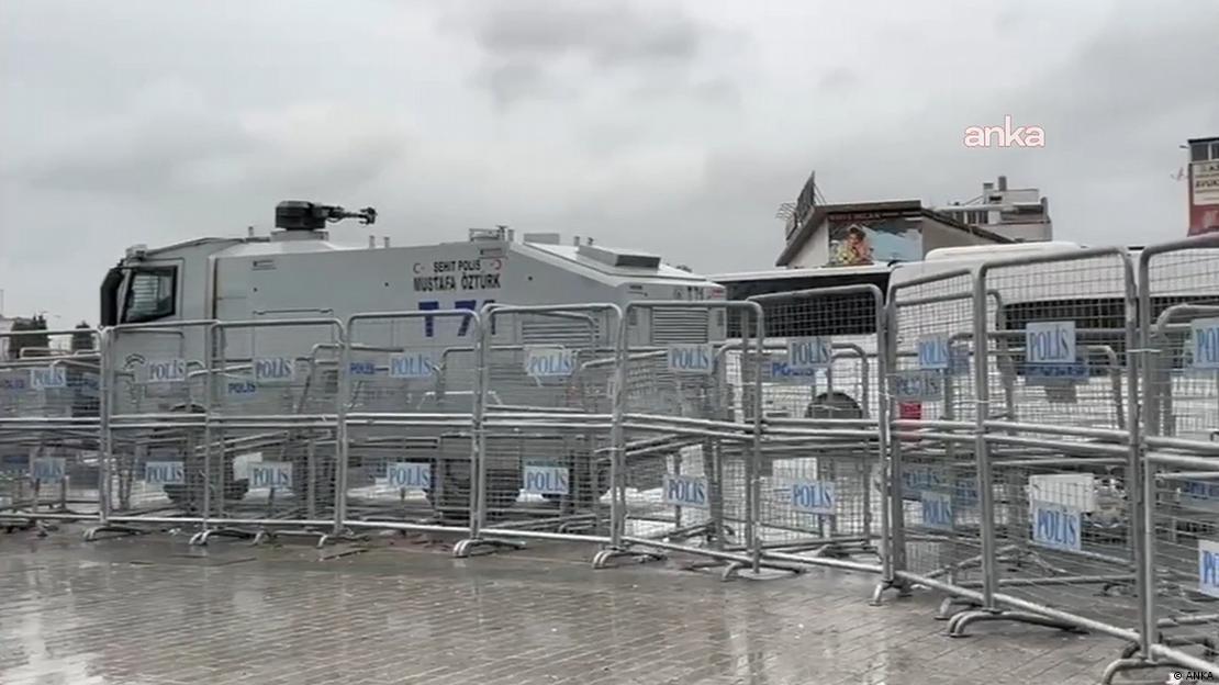 Sadettin Saran'ın Çağlayan'daki İstanbul Adliyesi'ne sevki nedeniyle bölgede sevk edilen TOMA'lar ve polis barikatları