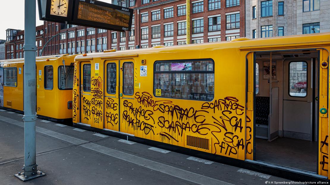 سب وے میں گرافٹی اور اس کے نتیجے میں املاک کو پہنچنے والا نقصان سب وے میں گرافٹی اور اس کے نتیجے میں املاک کو پہنچنے والا نقصان