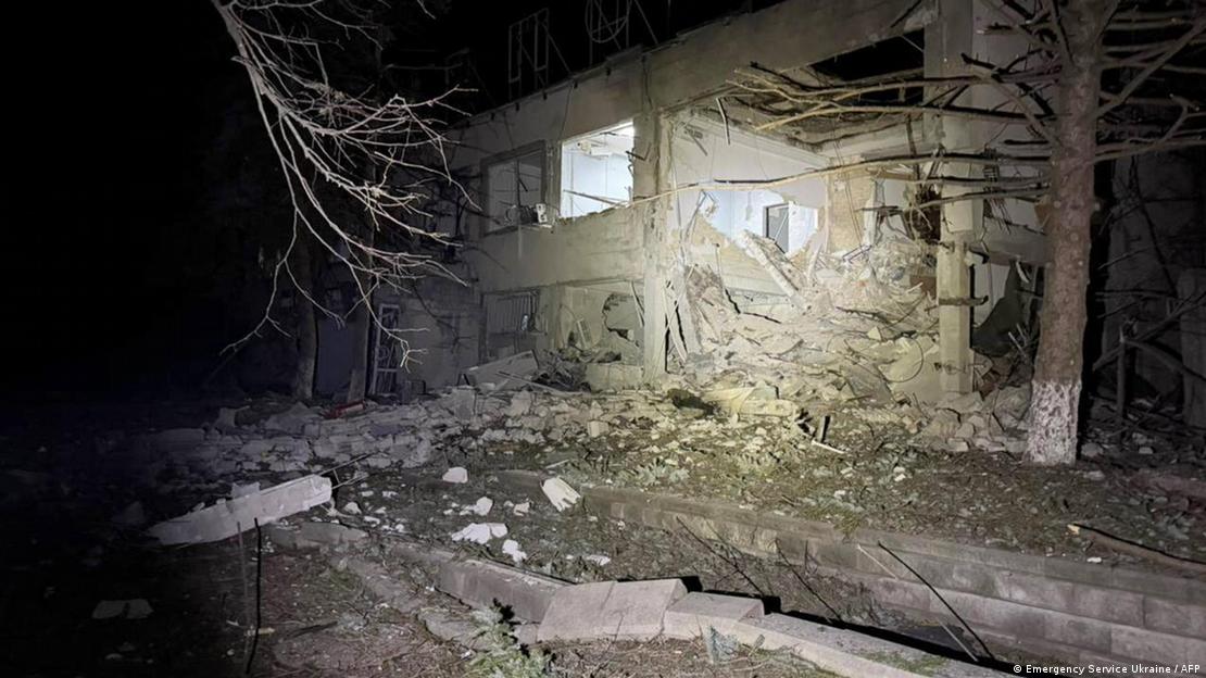 Edificio devastado por ataques rusos en Odesa, Ucrania.