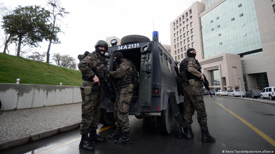 Turkey detains suspected IS members over alleged attack plot  DW  12/25/2025