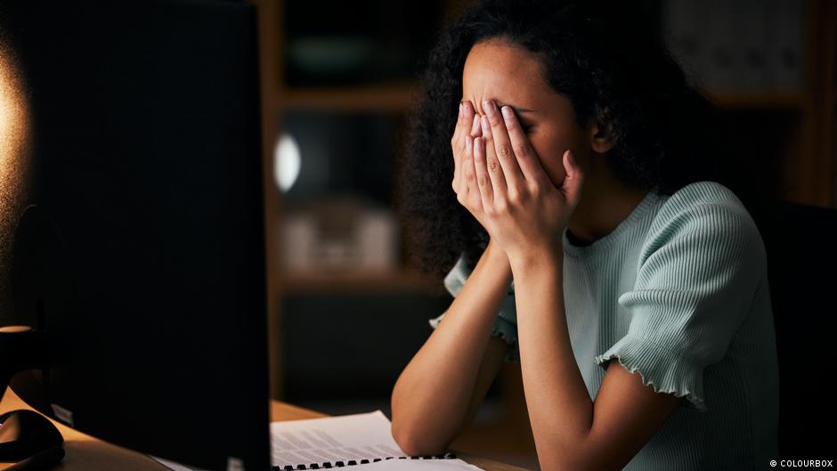 Smrt voljene osobe predstavlja težak psihološki stres, posebno kada se doživi daleko od kuće