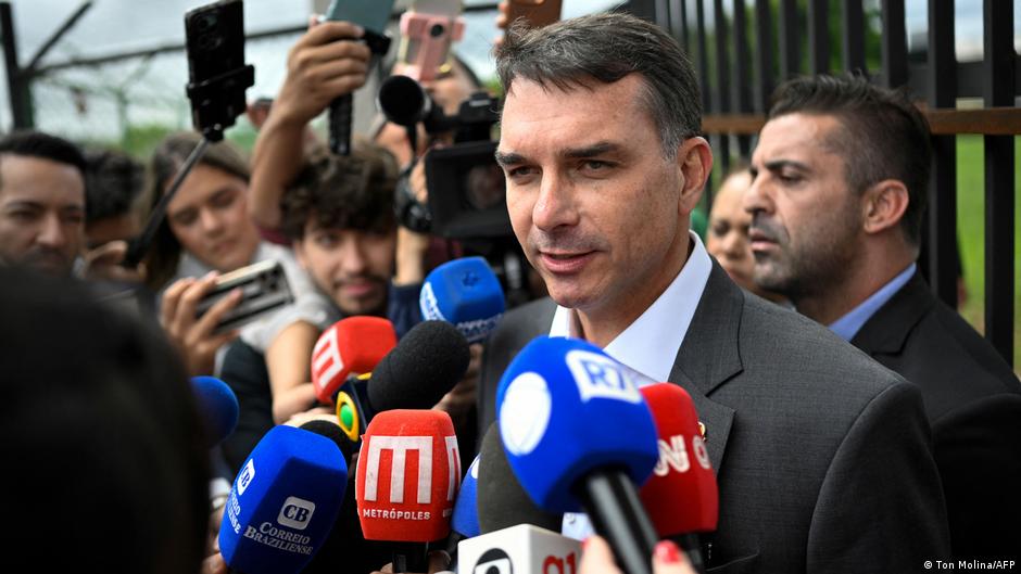 Flavio Bolsonaro elogia a Trump y se ve presidente de Brasil