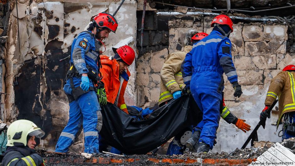 У Києві загиблий і понад 30 поранених. Атака РФ триває – DW – 27.12.2025