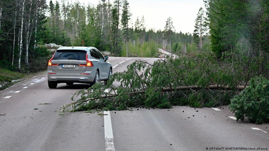 Major winter storm sweeps across Nordic states  DW  12/27/2025