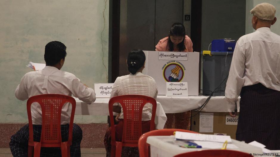 Erste-Runde-von-Myanmars-umstrittener-Parlamentswahl-l-uft