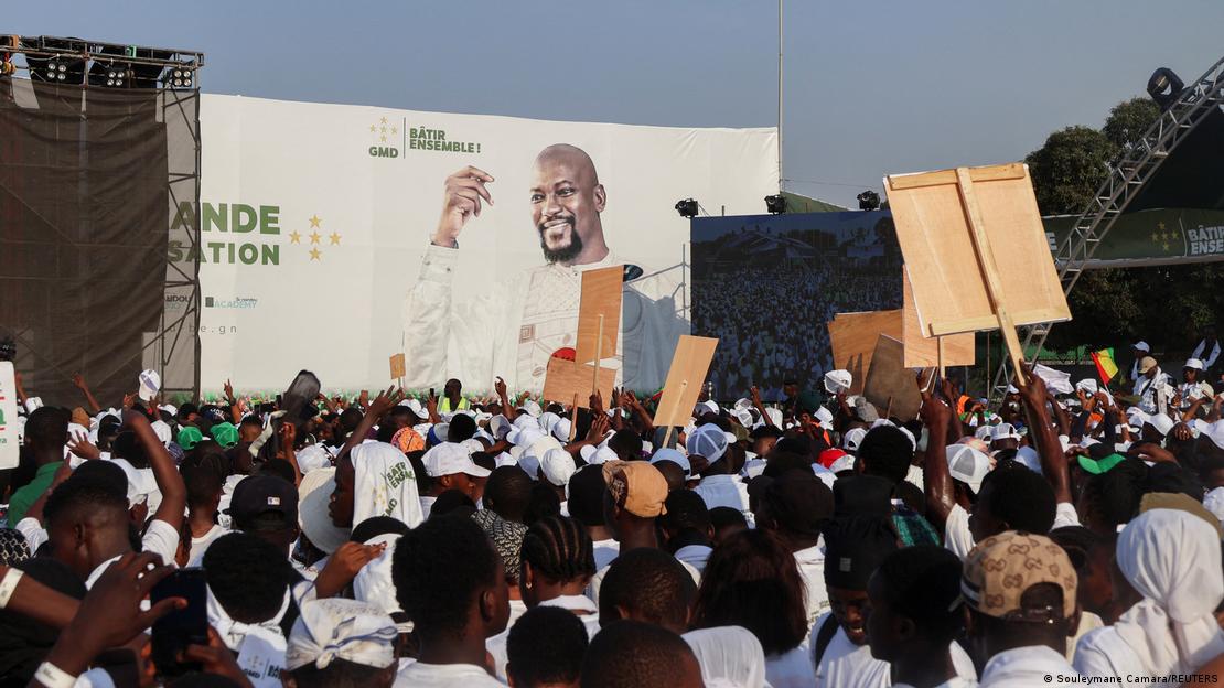 Les supporters du général Mamadi Doumbouya se retrouve pour un meeting lors de la campagne présidentielle