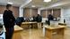 Funcionarios supervisan el transcurso de la votación en un colegio electoral de Kosovo. Funcionarios supervisan el transcurso de la votación en un colegio electoral de Kosovo.