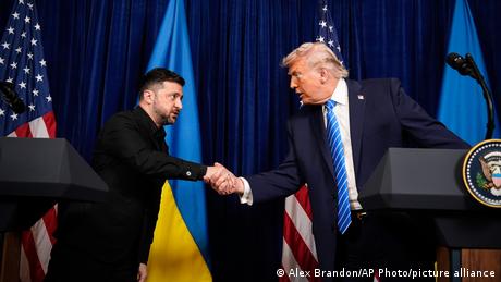 Nach Verhandlungen in Florida sprechen der ukrainische Präsident Wolodymyr Selenskyj und US-Präsident Donald Trump von einer deutlichen Annäherung an ein Friedensabkommen für den Ukraine-Krieg.