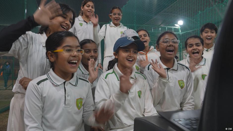 India's girl cricketers dream of stepping into the spotlight – DW – 12