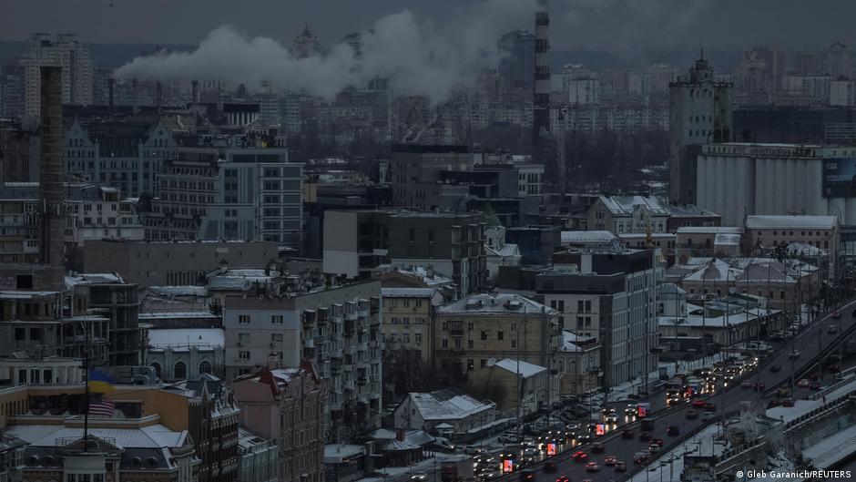 У Києві зупинили постачання води, тепла й електротранспорт – DW – 10.01.2026