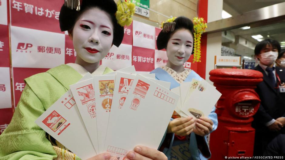 Japan's 'nengajo' New Year card tradition losing its charm  DW  12/30/2025