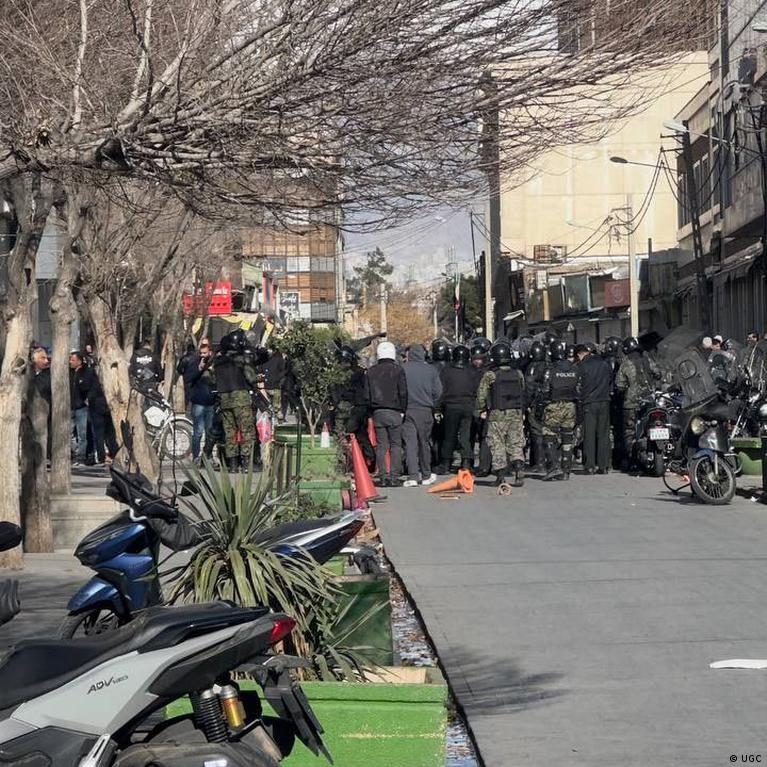 احتجاجات غلاء المعيشة في إيران تتوسع والطلاب ينضمون للحراك