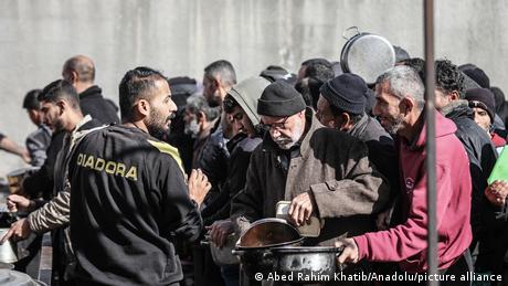 Tο Ισραήλ απαγορεύει τη δράση δεκάδων ΜΚΟ στη Γάζα