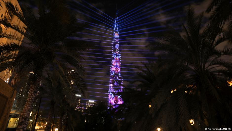 New Year's Eve live: World ushers in 2026  DW  01/01/2026