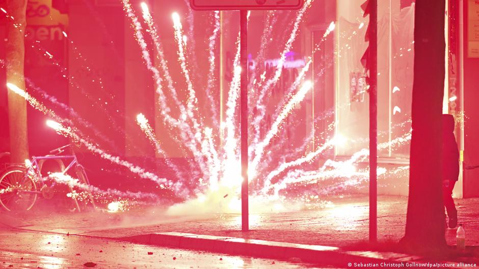 Sylwester znowu niespokojny. Prasa: karnawał z bronią w ręku