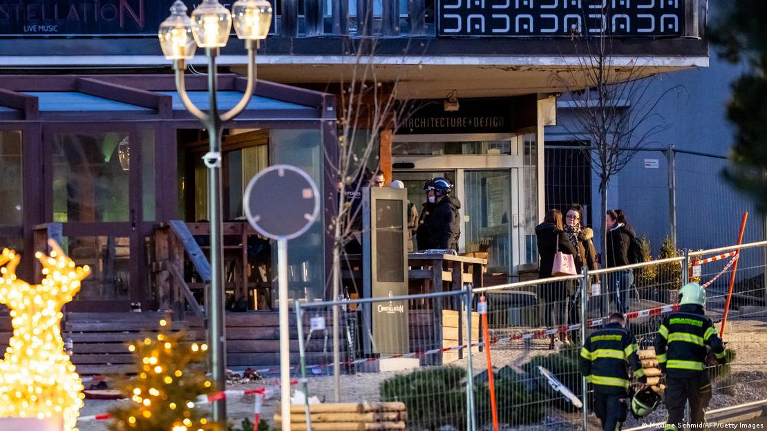 Ελβετία Κραν Μοντανά 2026 | Σωστικά συνεργεία έξω από το μπαρ που σημειώθηκε η έκρηξη