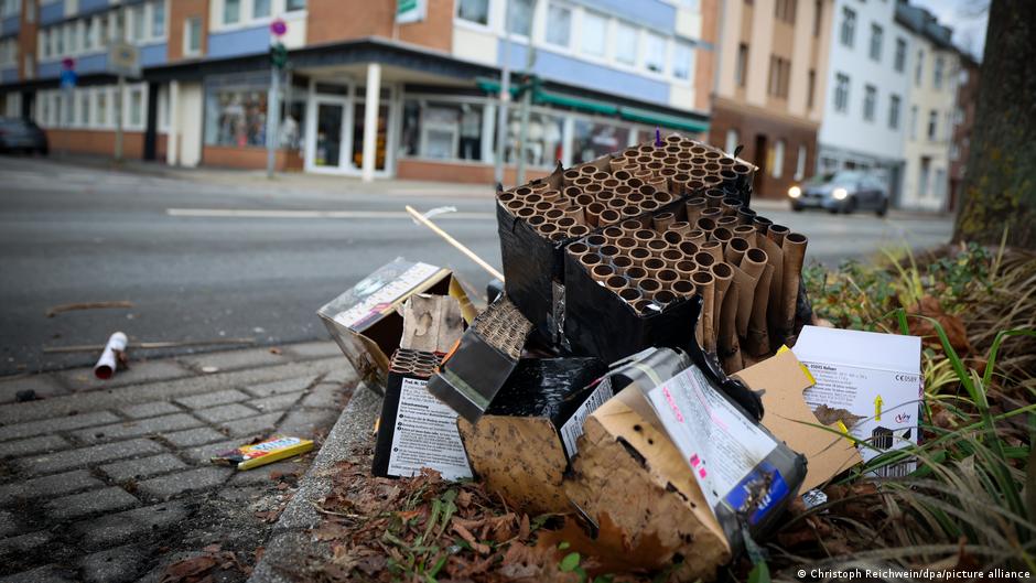 Niemcy. Młodzi muzułmanie sprzątają po sylwestrze