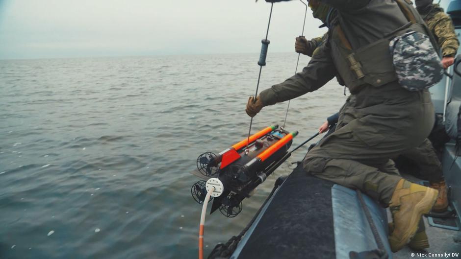 Mines threaten ships and civilians off Ukraine's coast – DW – 01