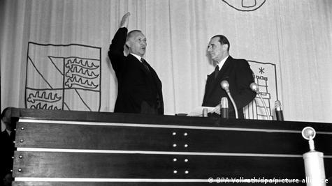 Германија, Бон 1949 | Положување заклетва на Конрад Аденауер како прв сојузен канцелар