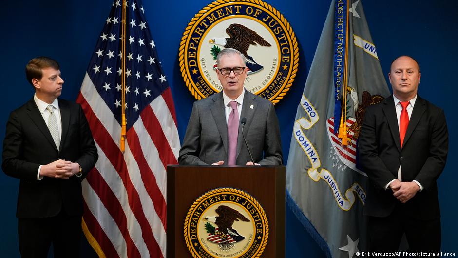 US: FBI arrests man over alleged NYE attack plot DW 01/03/2026