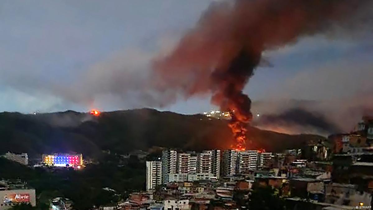 美国周六凌晨在委内瑞拉首都加拉加斯发动了一系列空袭，打击了委内瑞拉的防空系统