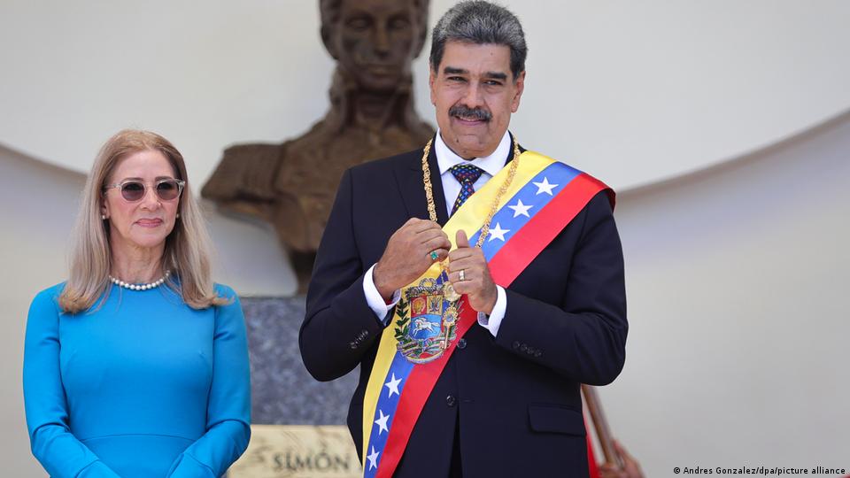 نکولاس مادور اپنی اہلیہ سیلیا فلوریس کے ہمراہ 