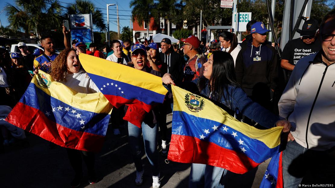 Venezolanos celebran en ciudad Doral, Florida.