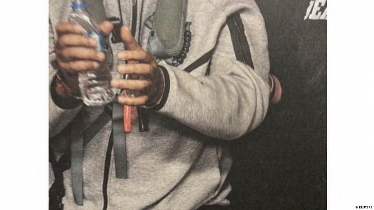 特朗普发布了这张马杜罗被俘的照片