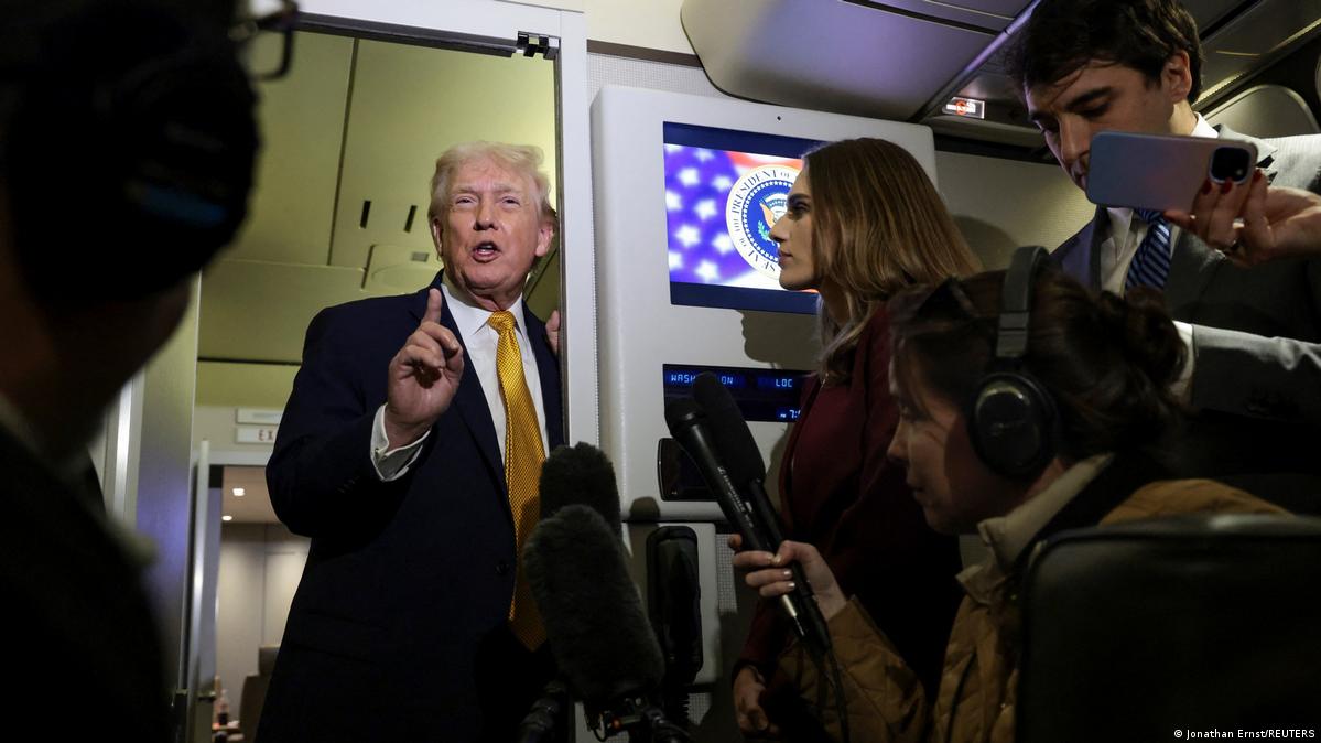 1月4日特朗普乘坐空军一号返回华盛顿