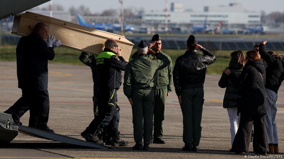 Switzerland begins repatriating bodies of fire victims – DW – 01