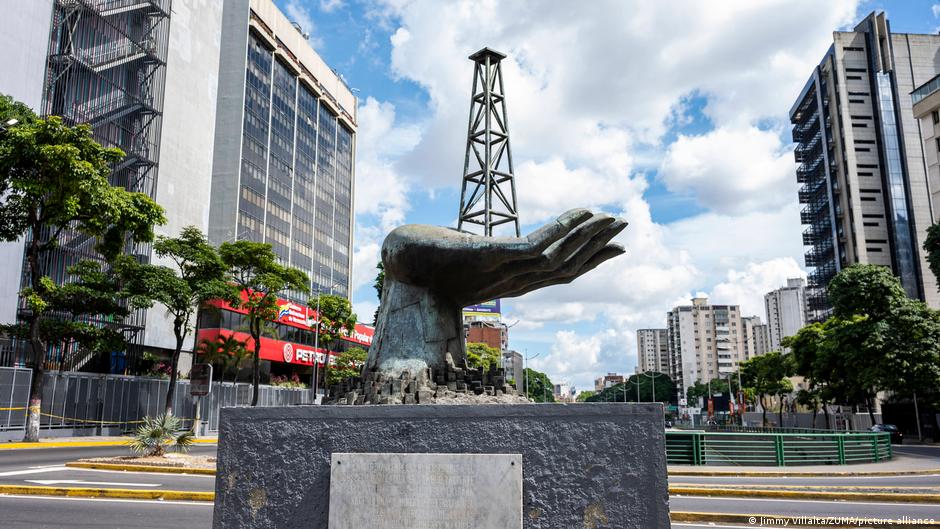 Venezuela recibe primer giro de USD 300 millones por venta de crudo a EE.UU.