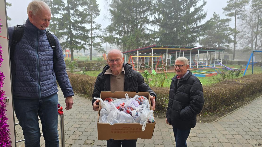 Trei voluntari norvegieni oferă ajutoare oamenilor defavorizaţi din Republica Moldova