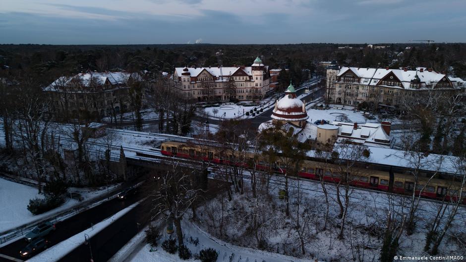 Germany news: Berlin blackout to end as terror probe opened