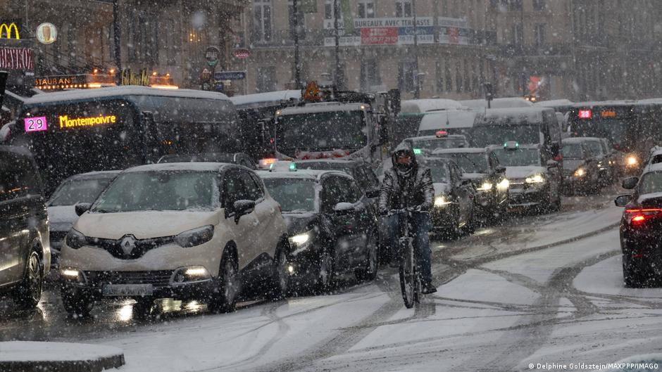 Severe winter weather hits Europe – DW – 01