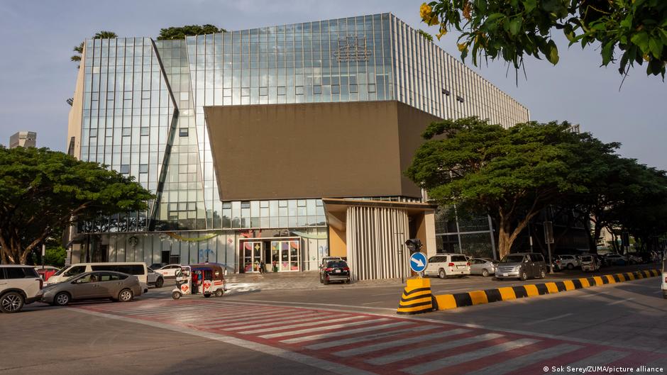 Cambodia extradites suspected crypto scam boss to China  DW  01/08/2026