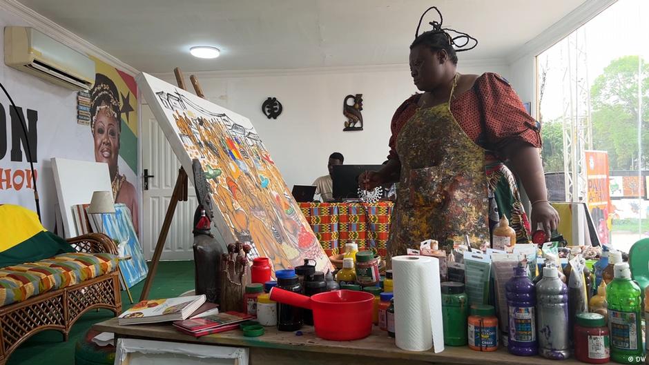 Ghanaian painter makes history with Guinness World Record – DW – 01