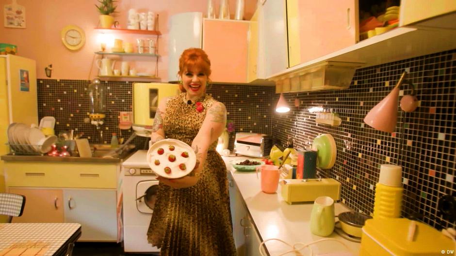 Living the '60s with Kitty Steiner – DW – 01