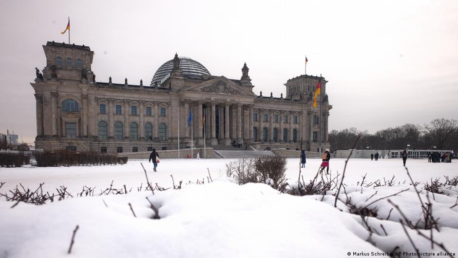 Germany news: Snow warnings for Hamburg, 'Elli' storm nears
