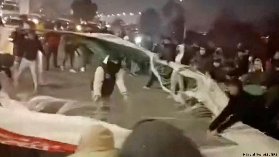 صحنهای از اعتراضات مردمی سال ۱۴۰۴ در مشهد صحنهای از اعتراضات مردمی سال ۱۴۰۴ در مشهد