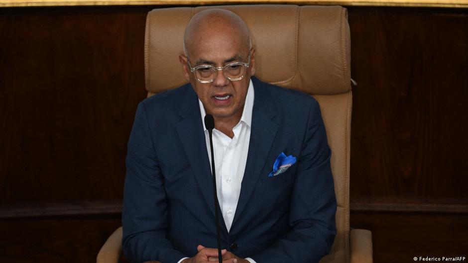 Venezuela says it will free 'large number' of prisoners