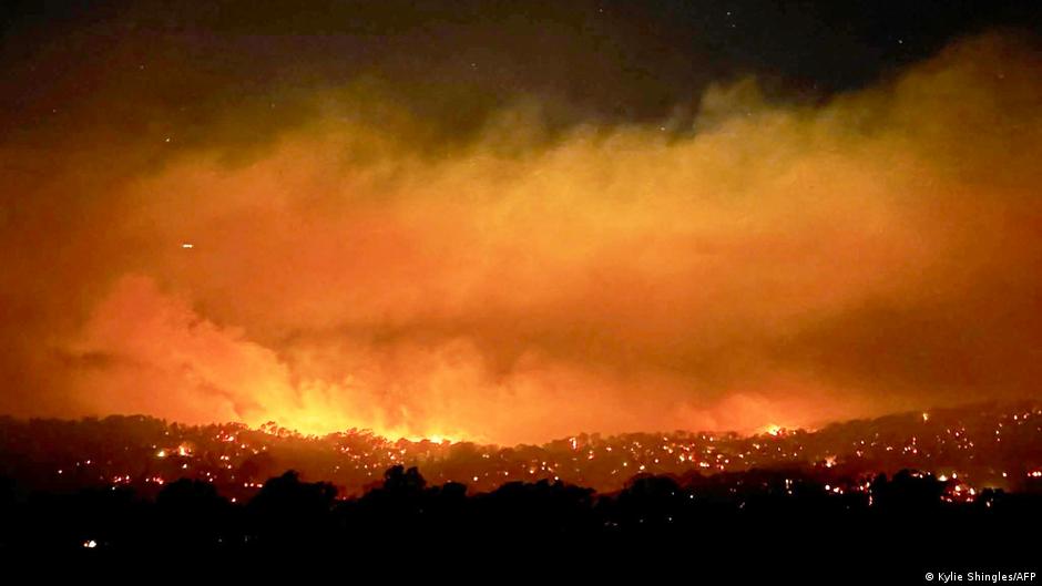 Australia: 3 missing as 'catastrophic' fires rage amid heat wave