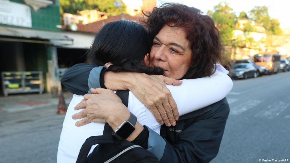 Venezuela begins releasing opposition figures