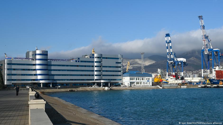 Украинские дроны атаковали нефтяной терминал в порту Новороссийска, есть раненые