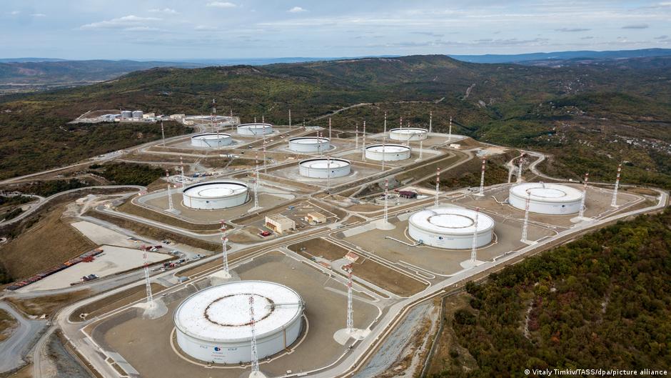 EE.UU. levanta la mayoría de las sanciones al petróleo ruso