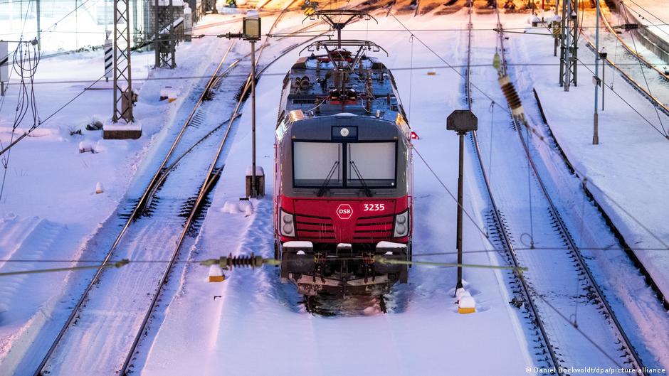 Po ataku zimy. Na północy Niemiec ruszają pociągi